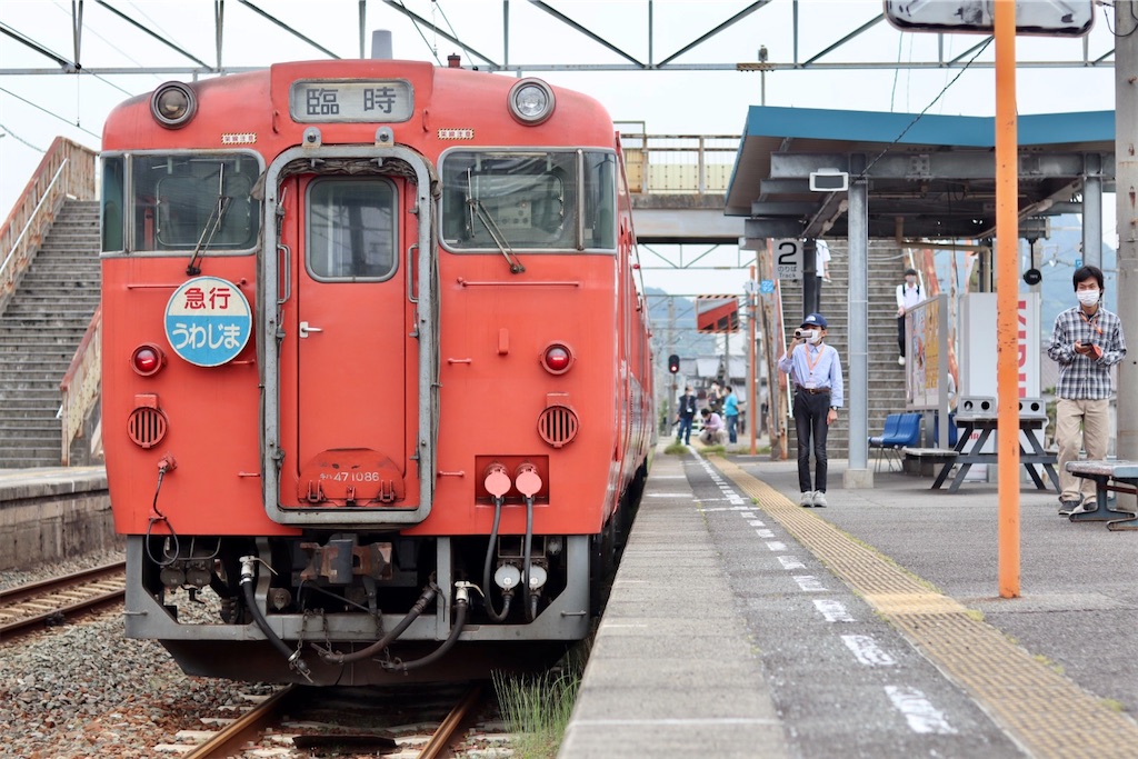 キハ47形気動車でゆく復刻うわじま号の旅｜快走する国鉄型気動車