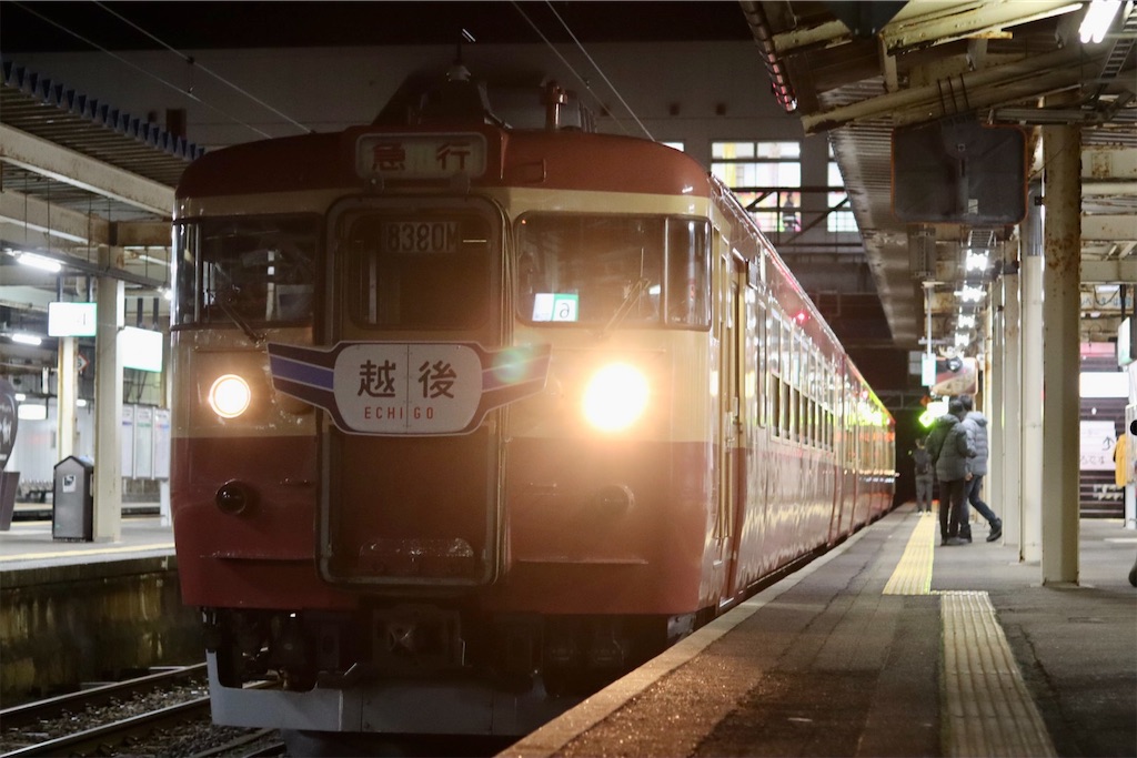 えちごトキめき鉄道の「夜行急行」｜往年の夜行急行列車を再現