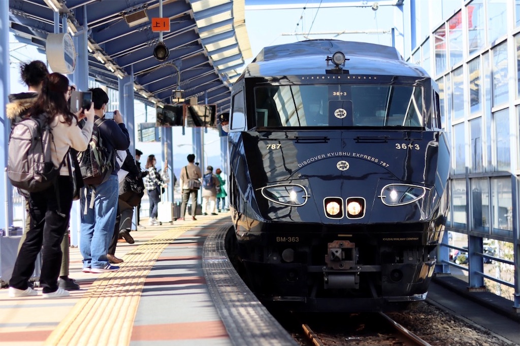 九州を1周する観光列車「36ぷらす3」の楽しみ方まとめ【コース・座席