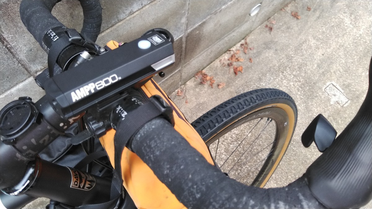 キャットアイAMPP800 DAVOSxPanaracer グラベルランナー 使って