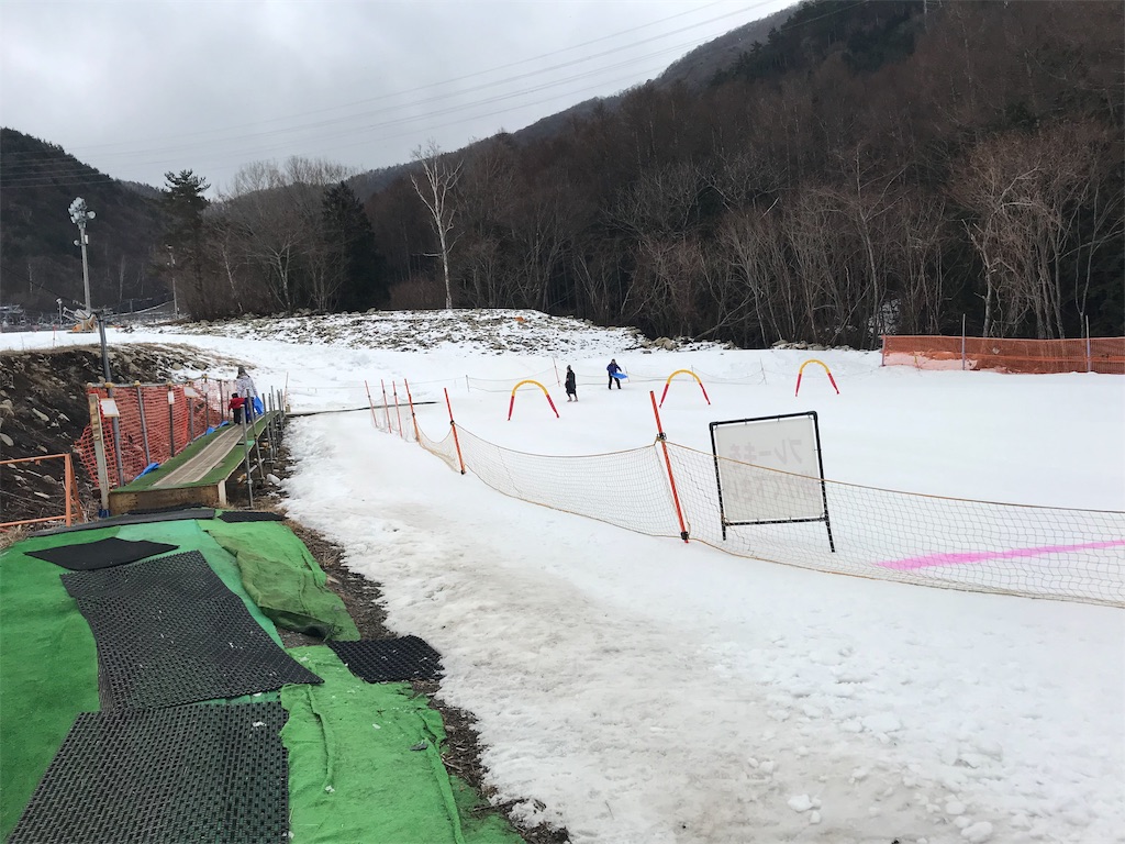 関東日帰り 東京から80分 高速降りて近い家族連れ 初心者おすすめスキー場 カムイみさかスキー場 スキー場デビューお勧め 子供もソリや雪遊びで楽しめます まさみパパのブログ