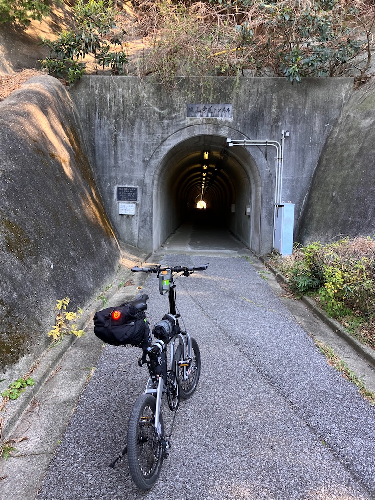 Mマークの水谷の自転車の銀製彫金が見事ですね。重さ24グラムです。未使用品です。 内房ポタ②浜金谷～富津岬 - 折りたたみ自転車で鉄道旅、出発輪行！