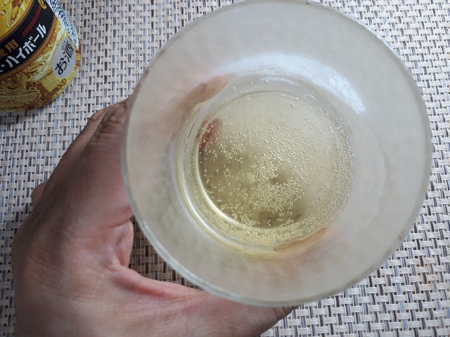 キリン「ホワイトホース ハイボール」を注いだ