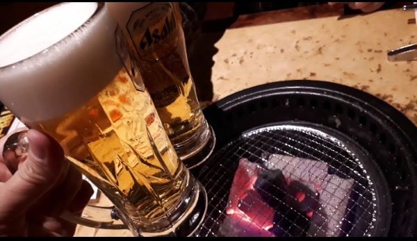 ビールを飲むところ