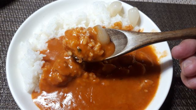 ファミリーマート「バターチキン カレー」を食べる（オリジナル写真）