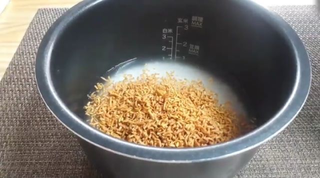 チキンラーメンアレンジ 炊き込みご飯の作り方（オリジナル写真）