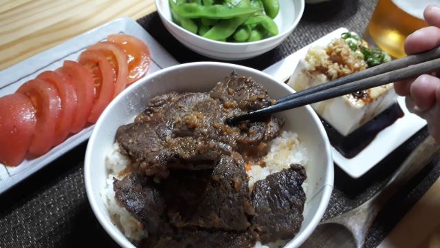 【松屋】本日発売「ビフテキ丼 にんにくごま醤油」レビュー！（オリジナル写真）