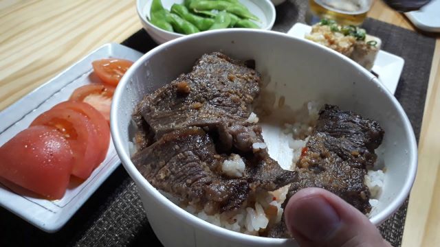 【松屋】本日発売「ビフテキ丼 にんにくごま醤油」レビュー！（オリジナル写真）