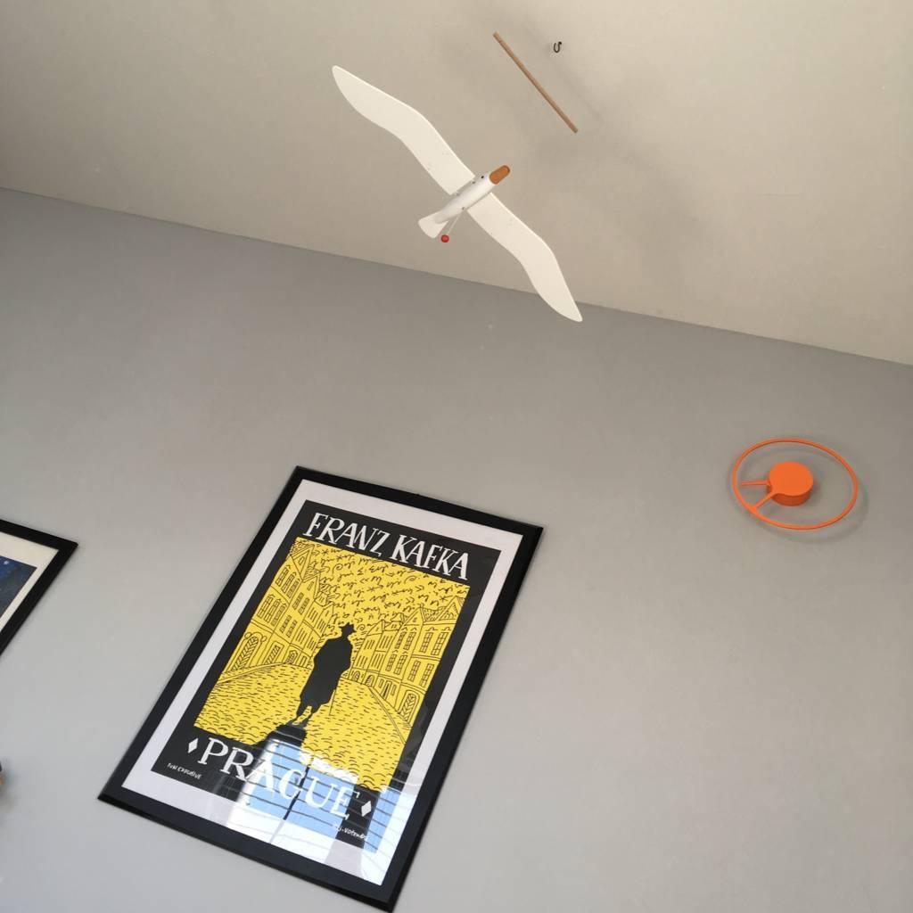 インテリアになるドイツの木のおもちゃ。クレフト社のかもめが舞う