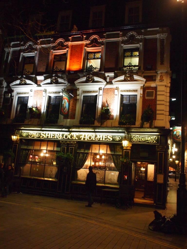 ロンドンの夜の町並みを散歩 夜が似合う家にしたワケ 北欧ミッドセンチュリーの家づくり