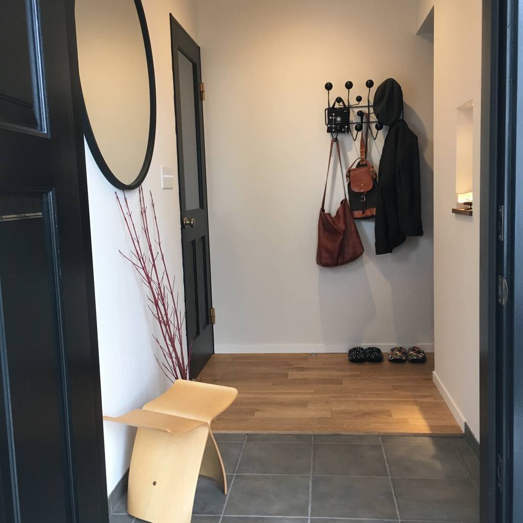 イームズのハングイットオールで壁面収納を楽しむ。収納は効率だけじゃ