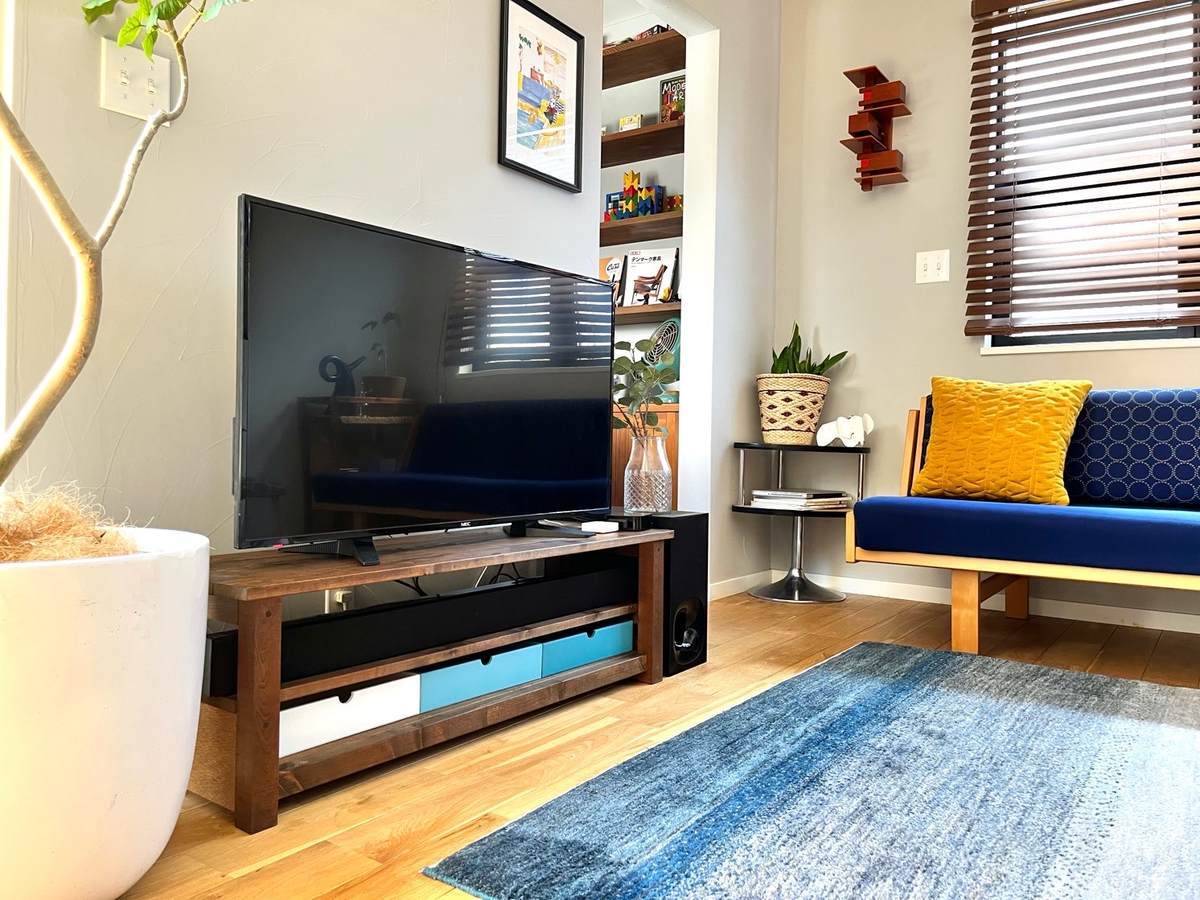 新入荷 テレビ台をインテリアに合わせてリメイクするDIY。つなぎ役の色 サイドテーブル・ナイトテーブル・ローテーブル