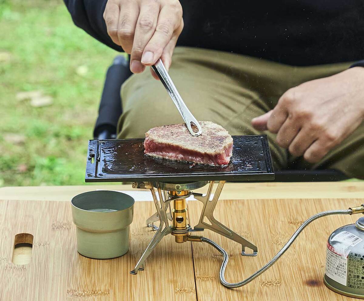 シャキーンと伸びて焚き火が楽しい！日本製のかっこいい火吹き棒を