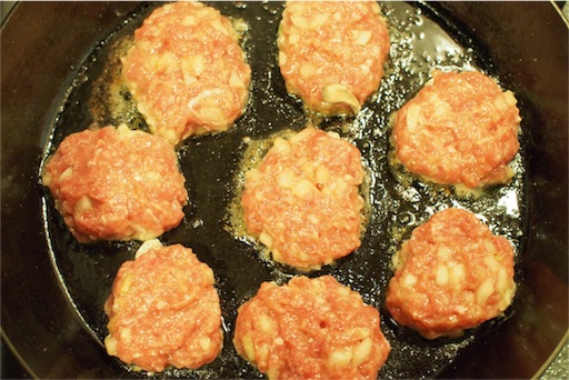 ハンバーグを焼く