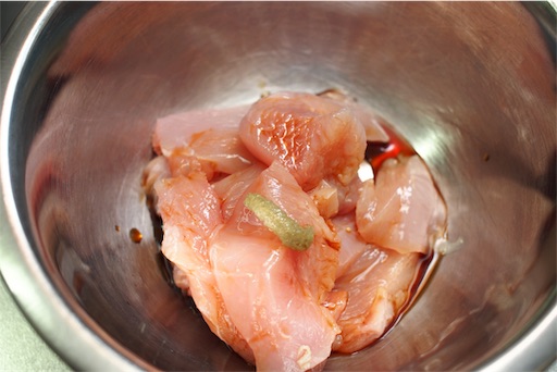 鶏むね肉のピカタの準備