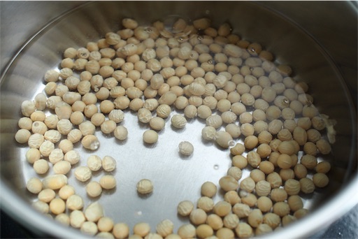 乾燥大豆を戻す