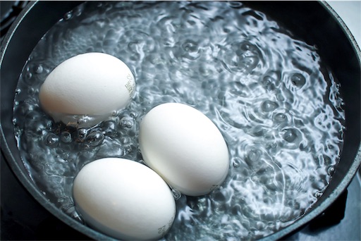 ゆで卵を作る