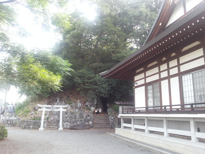 13夏の旅1日目 姥塚古墳 甲斐銚子塚古墳 尖石遺跡 諏訪大社 墳丘からの眺め 13夏の旅1日目 姥塚古墳 甲斐銚子塚古墳 尖石遺跡 諏訪大社 墳丘からの眺め