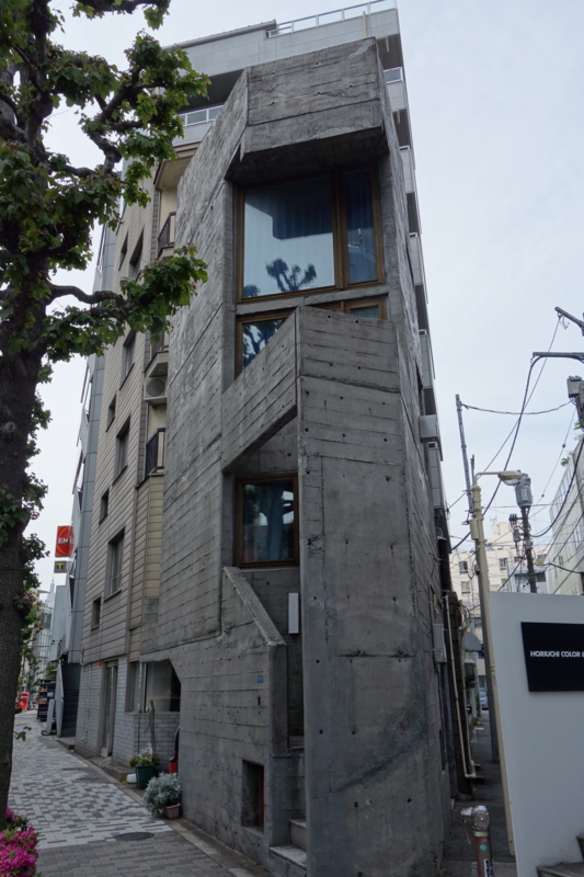 塔の家 渋谷区神宮前 - 墳丘からの眺め