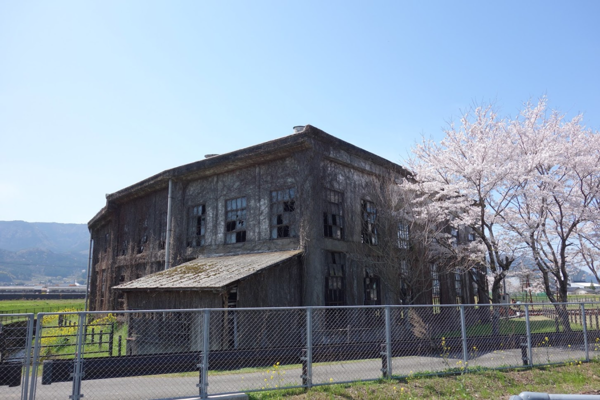 豊後中川駅・北山田駅・旧豊後森機関庫 ～久大本線の桜 - 墳丘からの眺め