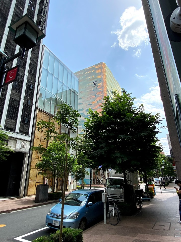 ルイ ヴィトン銀座並木通り店 東京都中央区銀座7丁目 墳丘からの眺め