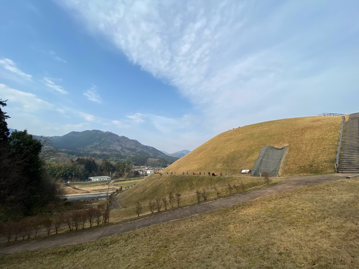 茶すり山古墳 兵庫県朝来市和田山町筒江 - 墳丘からの眺め