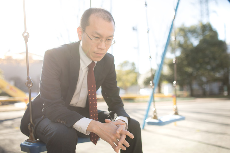 苦悩する営業マン