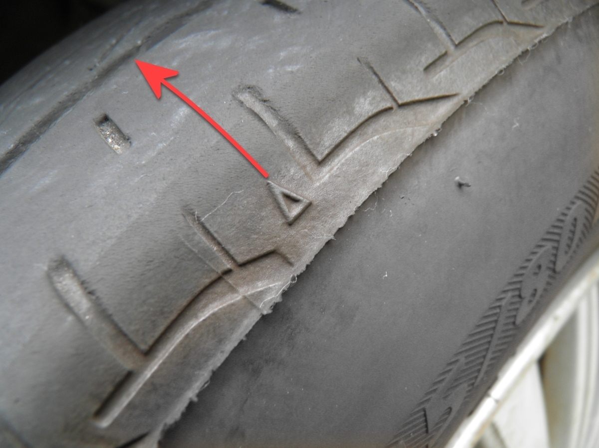 タイヤの前後ローテーションをしてみました スリップサインにご注意 葉ログ タイヤの前後ローテーションをしてみました スリップサインにご注意 葉ログ