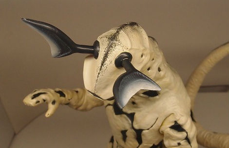 細部の塗り分け （ビリケン商会 エレキング制作 6） - 模型じかけの