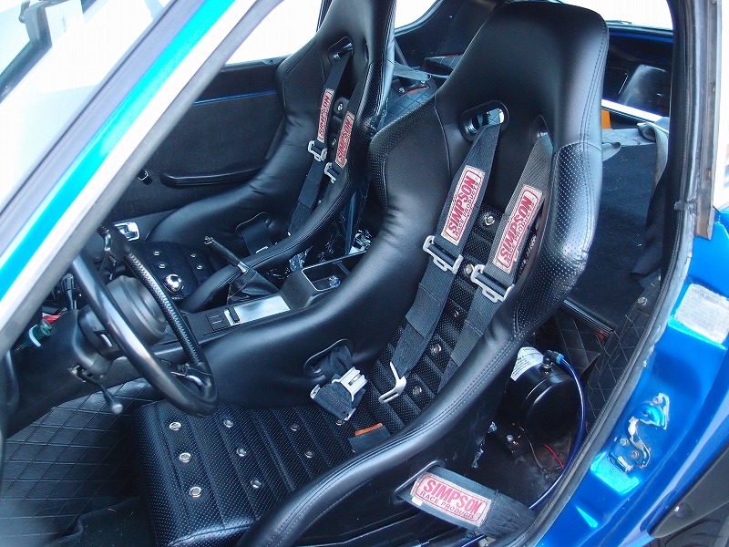 S30（240Z）のバケットシートを交換しました。 - 模型じかけの