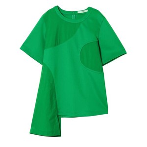 グリーンのTシャツ