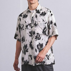 花柄の半袖シャツ 花柄の半袖シャツ