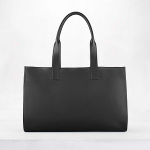 黒いレザートートバッグ