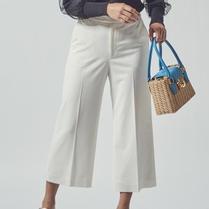 白いワイドパンツ