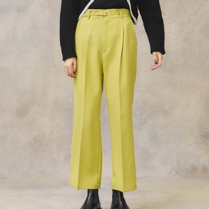 イエローのパンツ