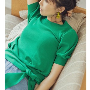 グリーンのニットトップス