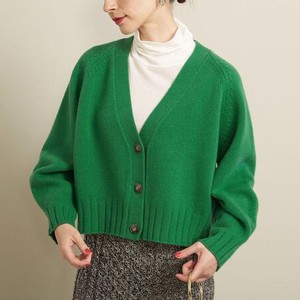 グリーンのカーディガン