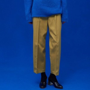 イエローのパンツ