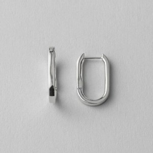 オーバルピアス