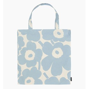 ブルーの花柄バッグ