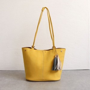 イエローのトートバッグ