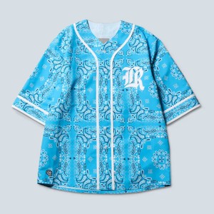 ブルーのペイズリー柄シャツ