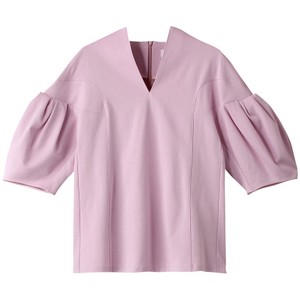 ピンクのトップス