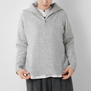 グレーのハーフジッププルオーバー