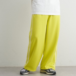 イエローのサイドラインパンツ