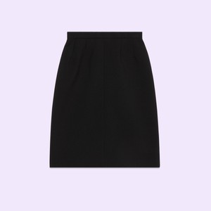 黒いスカート