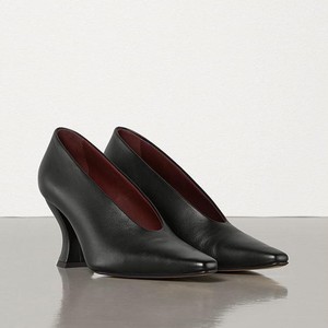 黒いパンプス