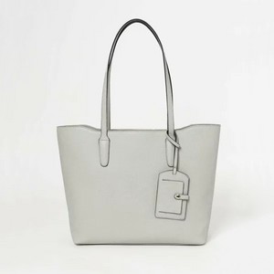 グレーのトートバッグ