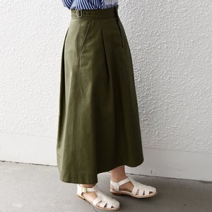 カーキのチノスカート