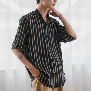 ストライプ柄シャツ
